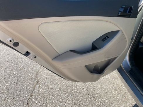 Used 2011 Kia Optima LX image 18