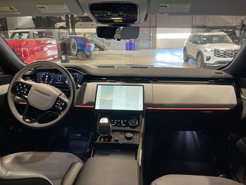 Used 2023 Land Rover Range Rover Sport SE Dynamic image 15