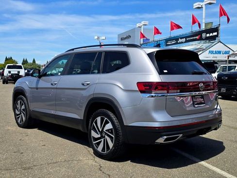Used 2024 Volkswagen Atlas SE AWD/4WD image 6