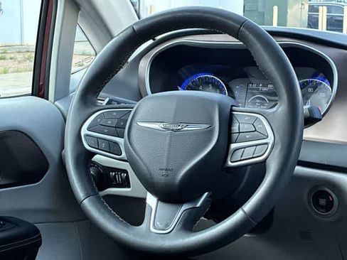 Used 2023 Chrysler Voyager LX FWD image 23