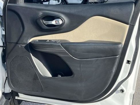 Used 2016 Jeep Cherokee Latitude image 25
