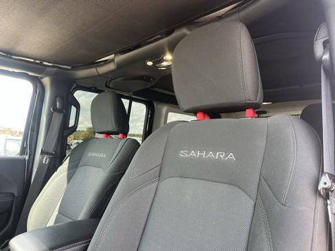 Used 2019 Jeep Wrangler Unlimited Sahara image 16
