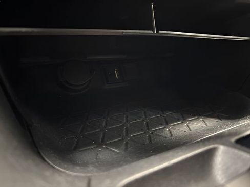 Used 2019 Toyota RAV4 XLE w/ Phone Cable & Charge Package image 31