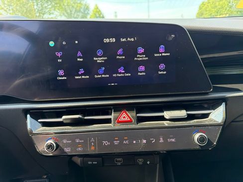 Certified 2023 Kia Niro Wind w/ Wind Preserve Package FWD image 19