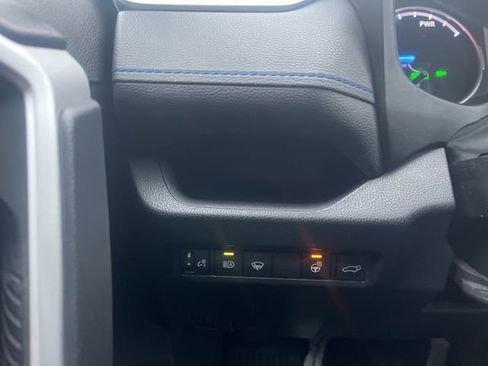 Used 2022 Toyota RAV4 SE image 24