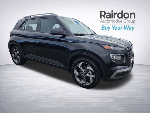 Used 2025 Hyundai Venue SEL FWD image 1