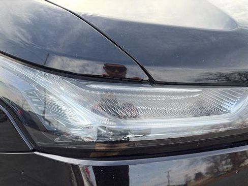 Used 2023 Chevrolet Traverse LT image 10