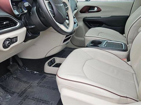 Used 2020 Chrysler Pacifica Limited image 20