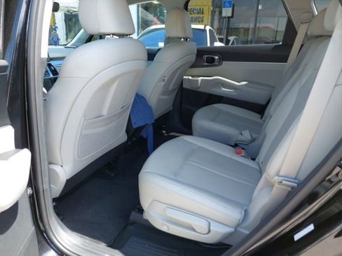 Used 2023 Kia Sorento EX FWD image 11