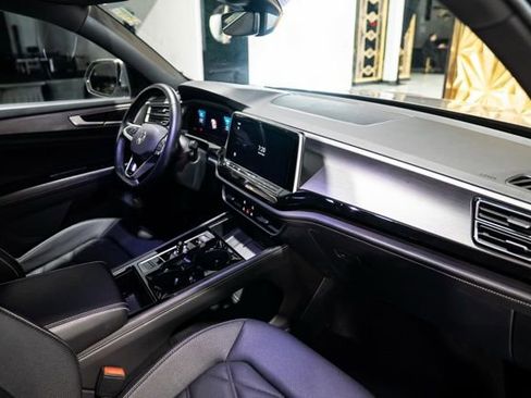 Used 2025 Volkswagen Atlas Cross Sport SE image 14