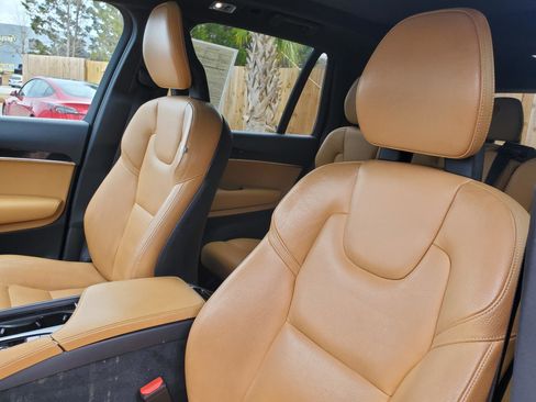 Used 2018 Volvo XC90 T6 Momentum w/ Momentum Plus Package image 21