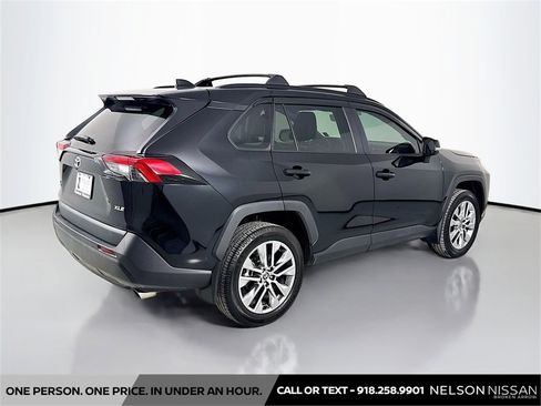 Used 2023 Toyota RAV4 XLE Premium image 5