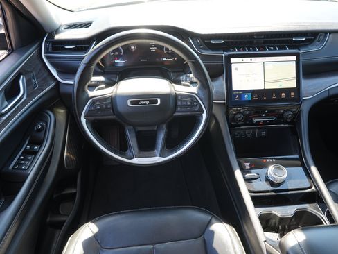 Used 2022 Jeep Grand Cherokee L Limited AWD/4WD image 19
