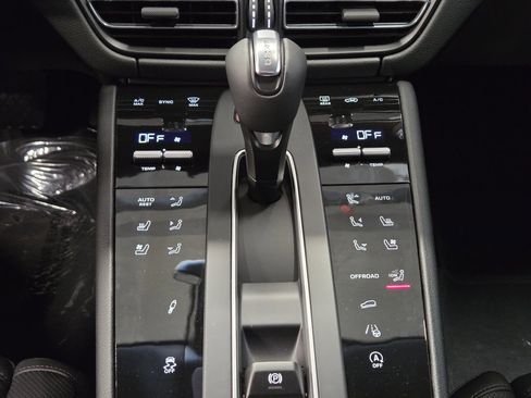 New 2026 Porsche Macan Turbo AWD/4WD image 22
