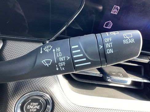 Used 2025 Chevrolet TrailBlazer LT AWD/4WD image 29