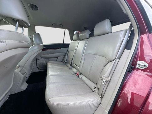 Used 2011 Subaru Outback 2.5i Limited image 12