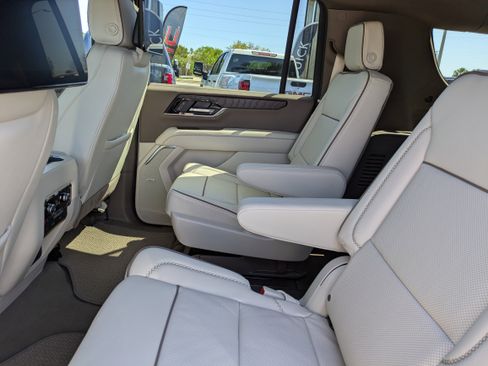 New 2026 GMC Yukon XL Denali w/ Denali Reserve Package image 17