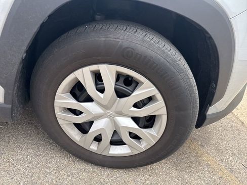 Used 2023 Toyota Corolla Cross L image 28