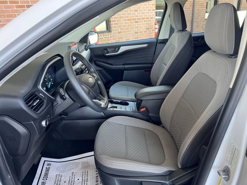 Used 2022 Ford Escape SE image 13