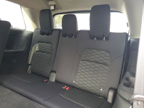 Used 2022 Nissan Pathfinder SV image 11