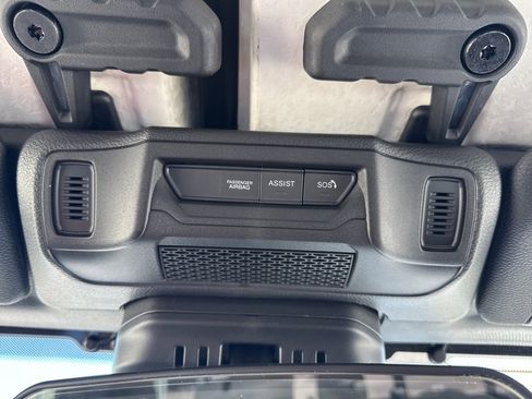 New 2025 Jeep Gladiator Sport image 18