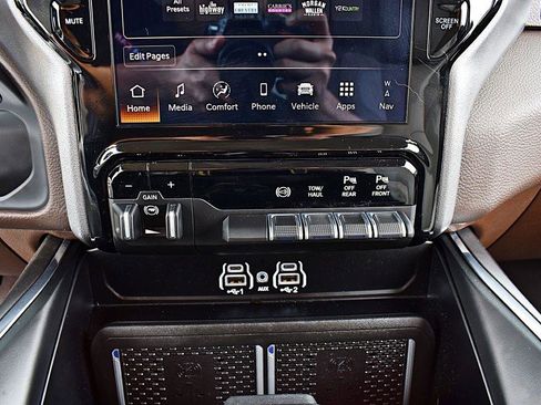 Used 2025 RAM 3500 Laramie AWD/4WD image 35