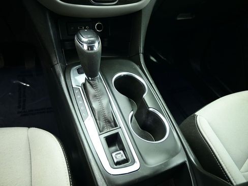 Used 2021 Chevrolet Equinox LS image 23