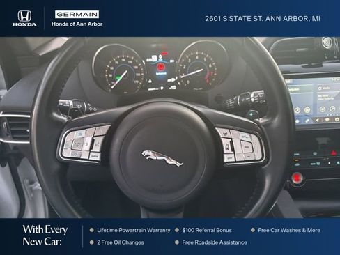 Used 2019 Jaguar F-PACE Premium image 23