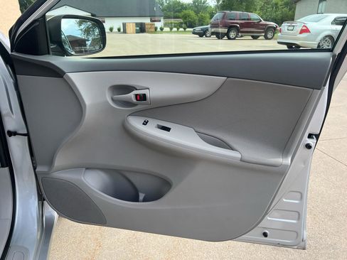 Used 2009 Toyota Corolla FWD image 19