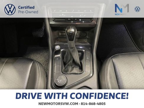 Used 2024 Volkswagen Tiguan SE AWD/4WD image 11