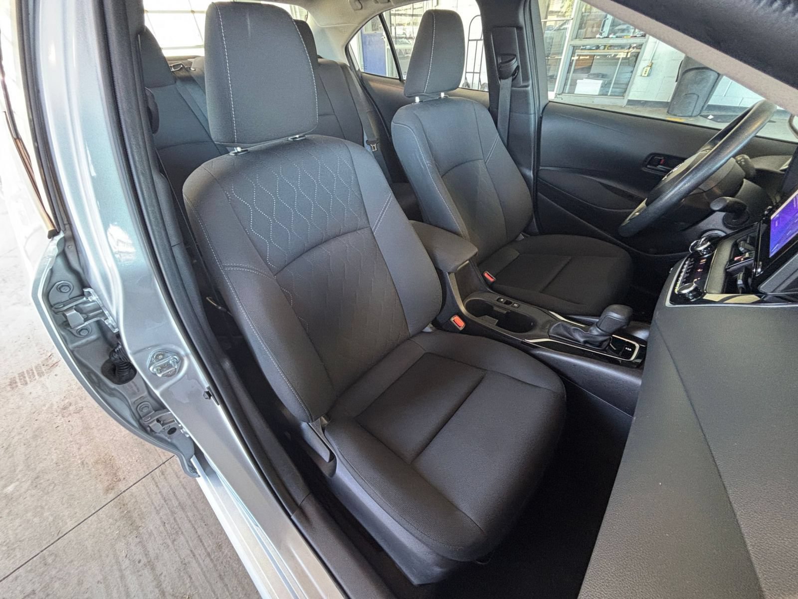 Used 2025 Toyota Corolla LE FWD image 34