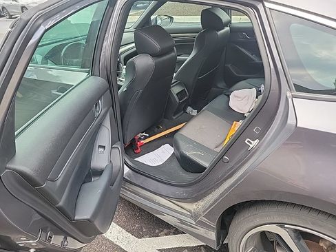 Used 2018 Honda Accord Sport image 13
