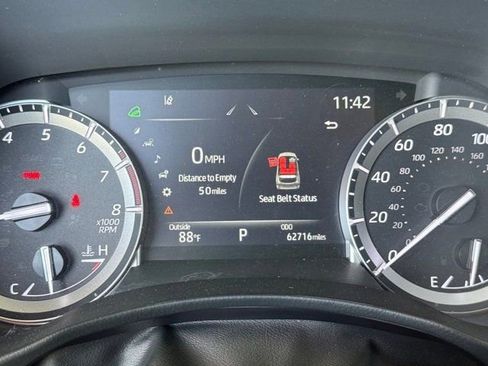 Certified 2022 Toyota Highlander XLE image 30