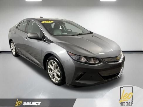 Used 2018 Chevrolet Volt Premier w/ Driver Confidence Package FWD image 4