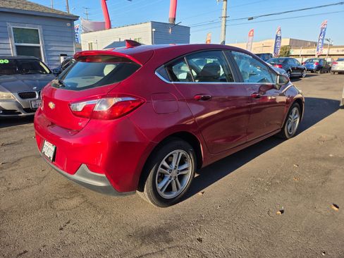 Used 2018 Chevrolet Cruze LT w/ Convenience Package FWD image 4