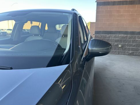 Used 2021 Volkswagen Tiguan SE w/ Panoramic Sunroof Package FWD image 11