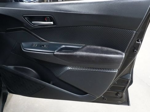Used 2019 Toyota C-HR LE FWD image 27