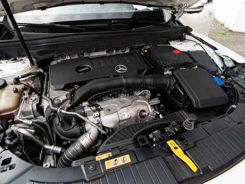 Used 2020 Mercedes-Benz GLB 250 4MATIC w/ Premium Package image 55