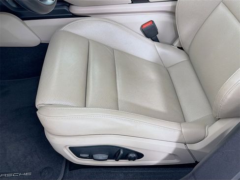 Used 2022 Porsche Taycan image 13