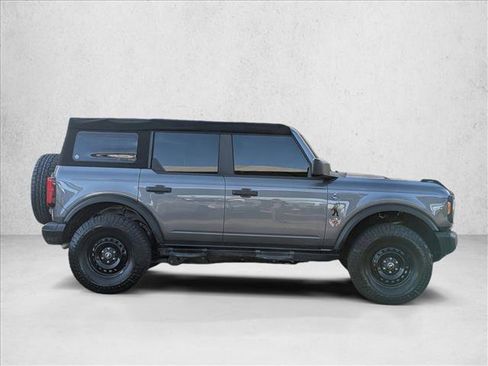 Used 2022 Ford Bronco Black Diamond image 4