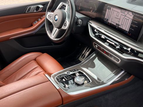 Used 2023 BMW X7 M60i image 3