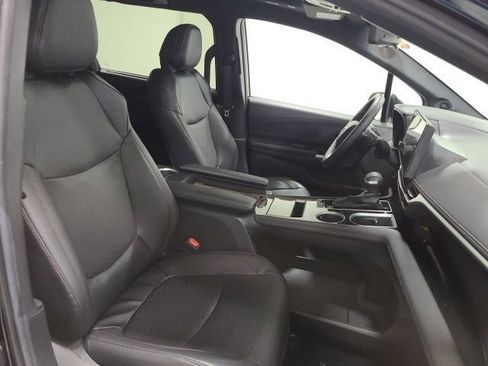 Certified 2025 Toyota Sienna Platinum AWD/4WD image 14