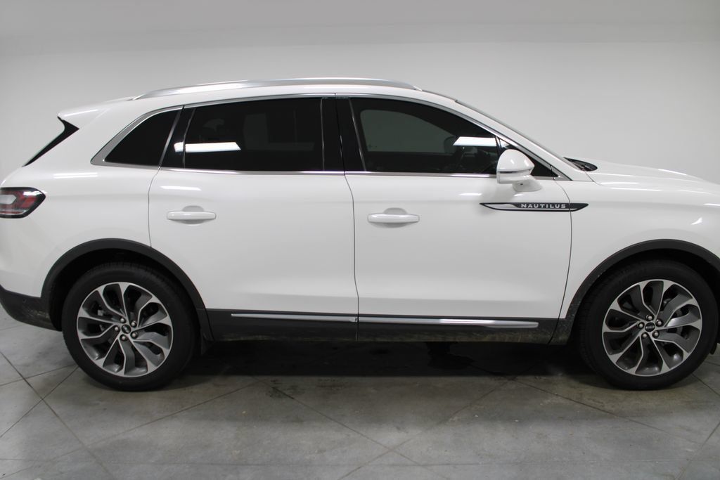 Used 2022 Lincoln Nautilus Reserve w/ Equipment Group 201A FWD image 11