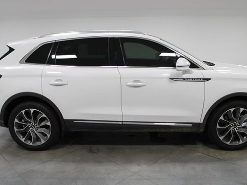 Used 2022 Lincoln Nautilus Reserve w/ Equipment Group 201A FWD image 11