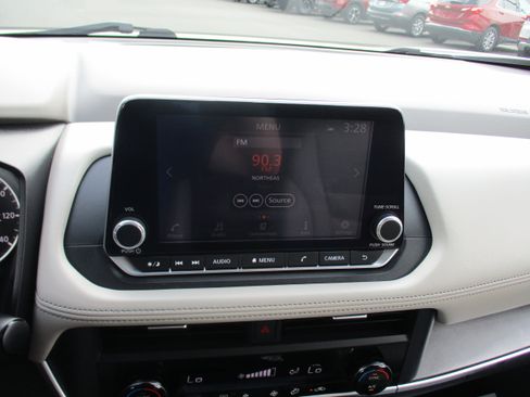 Used 2024 Nissan Rogue SV AWD/4WD image 17