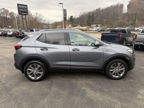 Used 2022 Buick Encore GX Essence w/ Experience Buick Package image 2