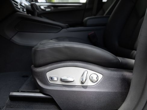 Certified 2026 Porsche Macan AWD/4WD image 21