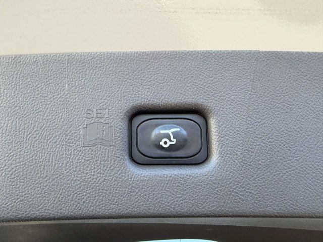 Used 2023 Lincoln Nautilus Reserve AWD/4WD image 9