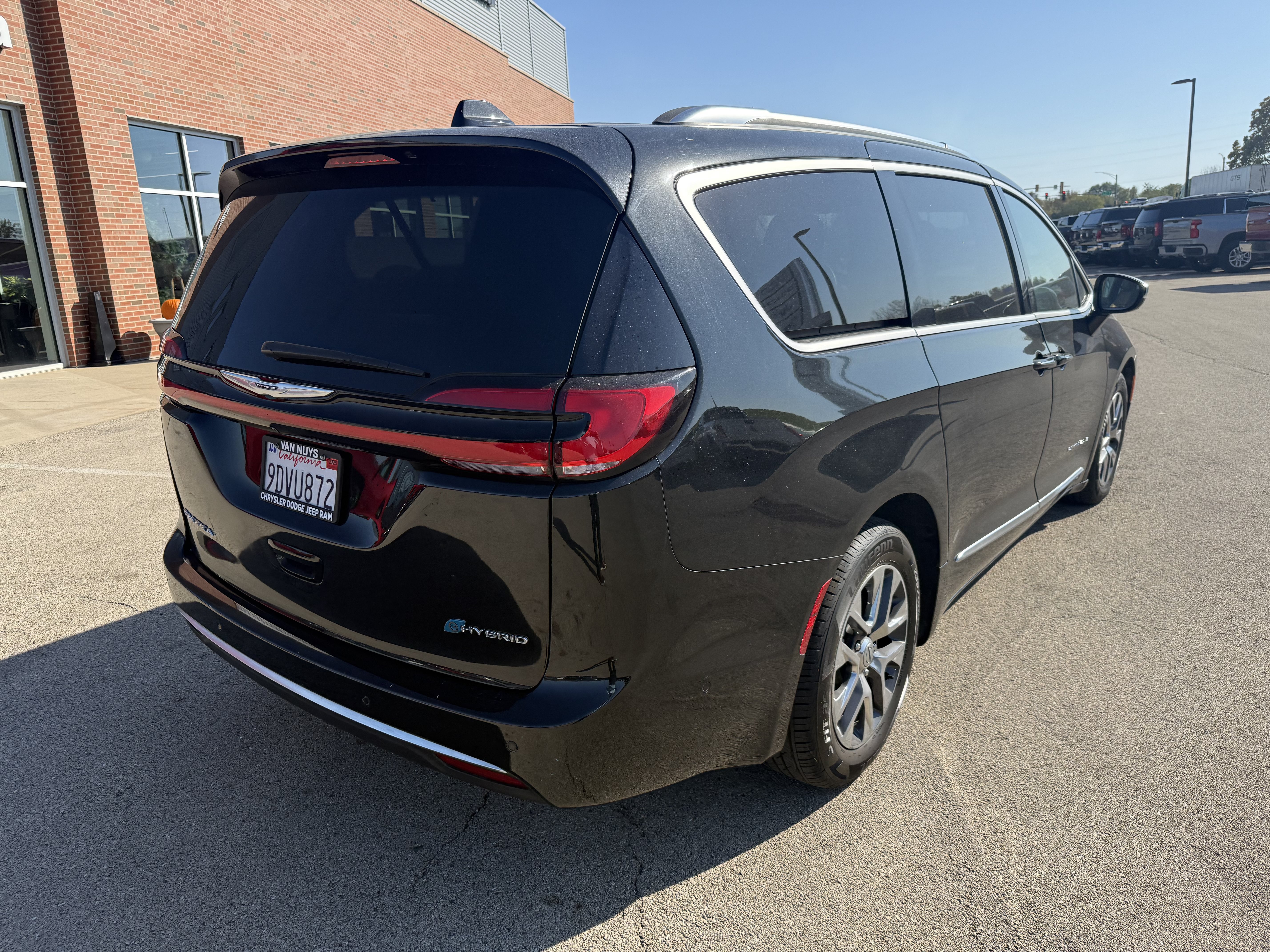 Used 2022 Chrysler Pacifica Pinnacle FWD image 4