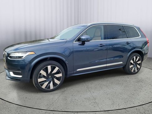 Certified 2023 Volvo XC90 T8 Ultimate w/ Protection Package Premier image 8